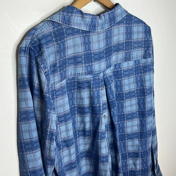 CHELSEA & THEODORE Plaid V Neck Collard Button Down Button Back Blouse - Picture 4 of 10